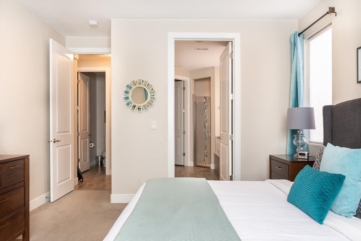 Bedroom 1 - King bed, main level