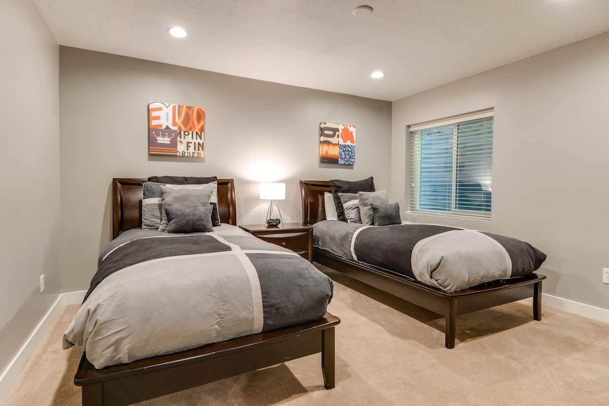 Basement bonus sleeping area with twin beds