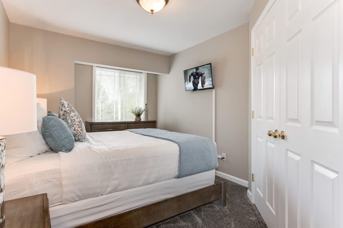 Upstairs, queen bed with TV