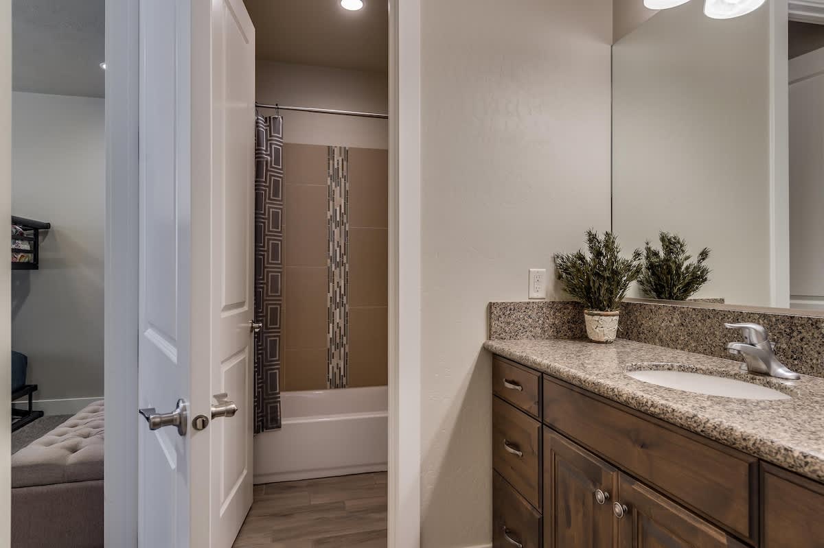 Bathroom for bedroom 4