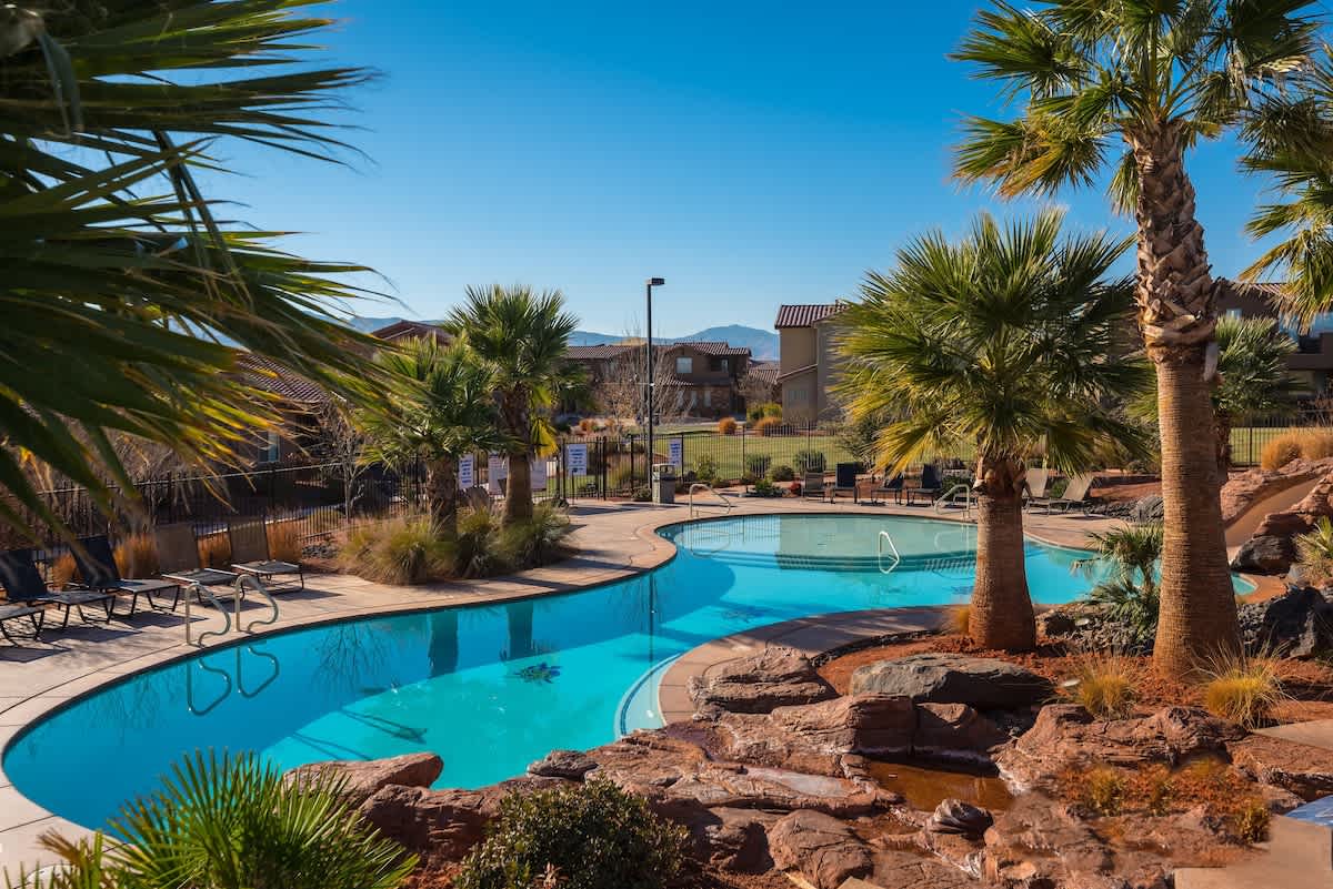  Enjoy 2 resort pools and hot tub and private water park