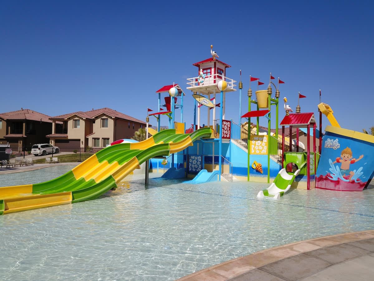 Lazy river, water park, and 20-person hot tub available for guests of Paradise Village