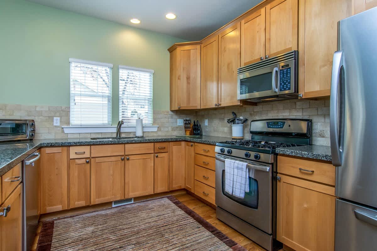 Beautiful updated kitchen with nice appliances and bar