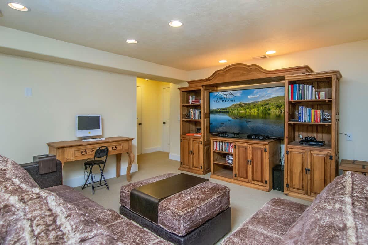 Urban Central in Salt Lake with Indoor Hot Tub 5