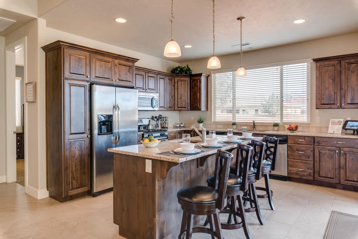 7 - Arches in St George with Red Mtn Back Patio Views 2