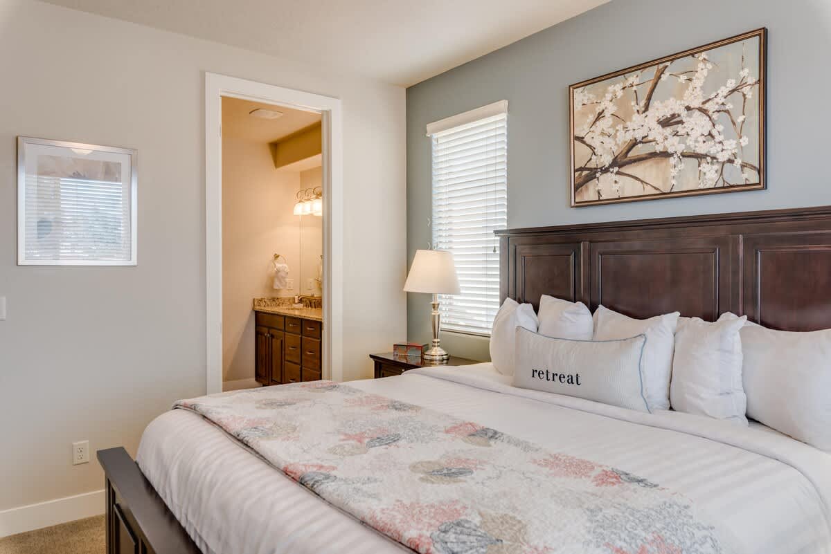 King bed with an en suite bathroom
