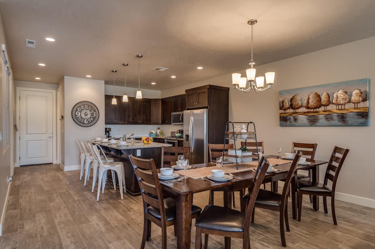  Large kitchen and dining area