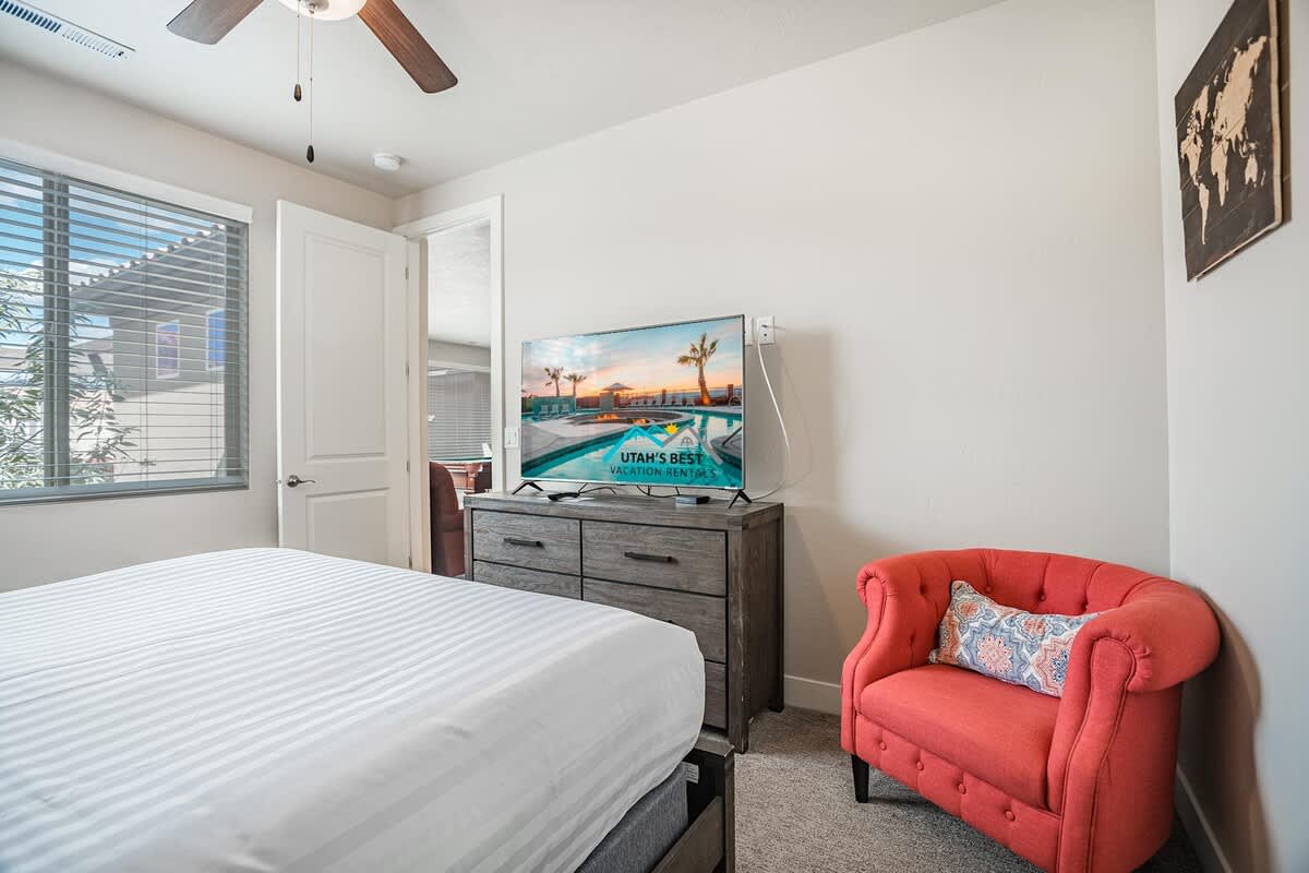 Master bedroom 2, king bed, upstairs