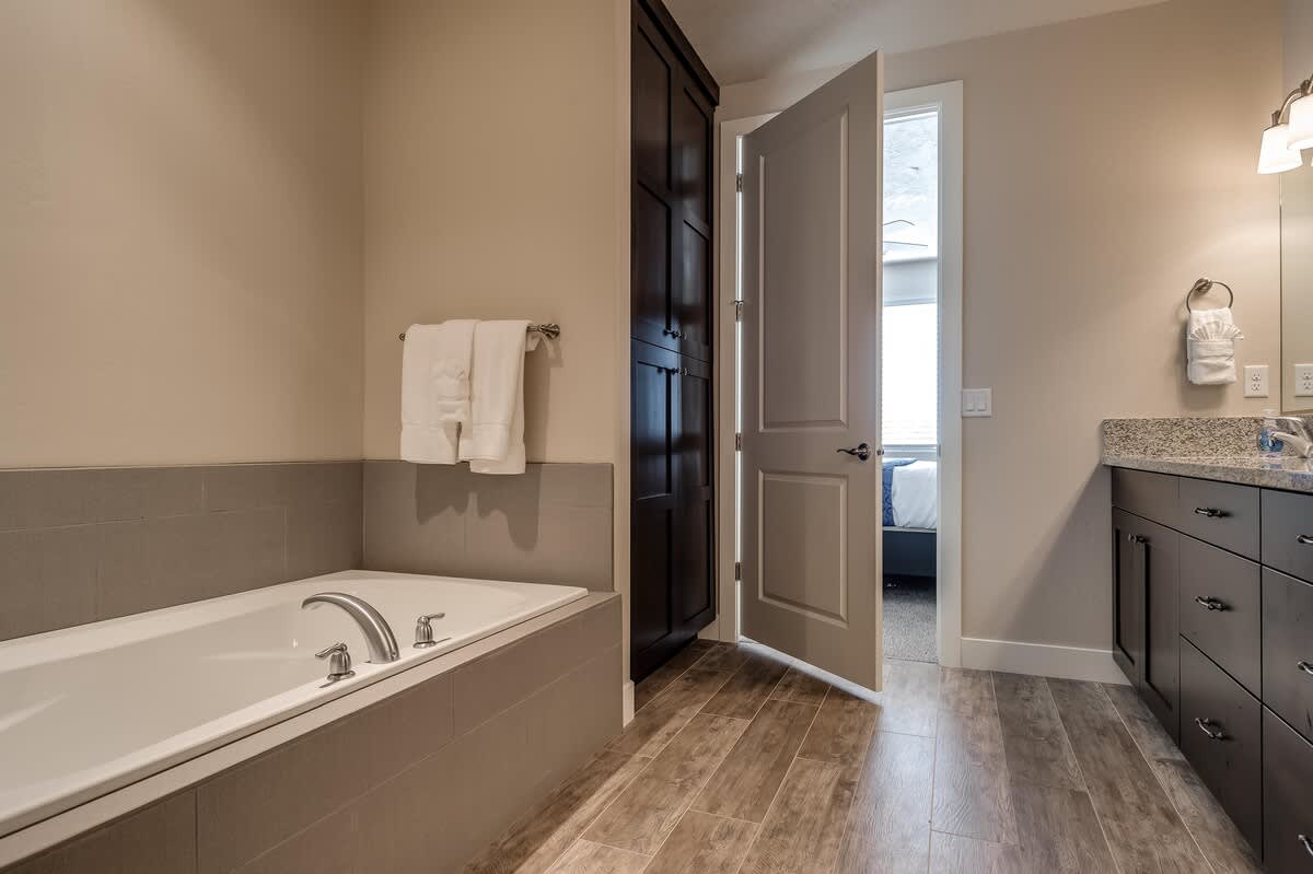 En suite master bathroom