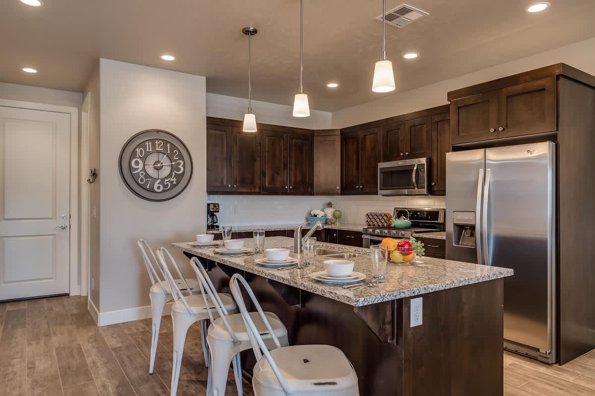  Large kitchen with island seating for 4 people