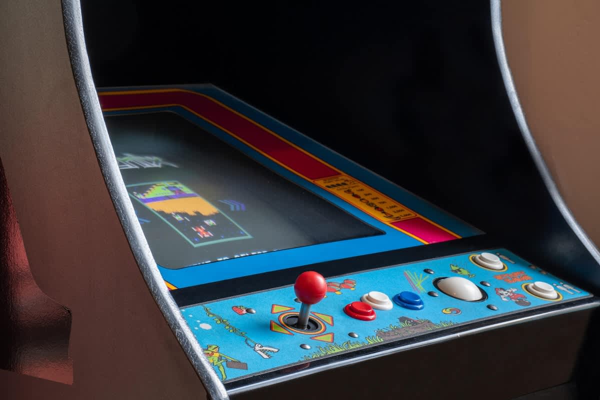 Fun Frogger arcade game - perfect for game nights