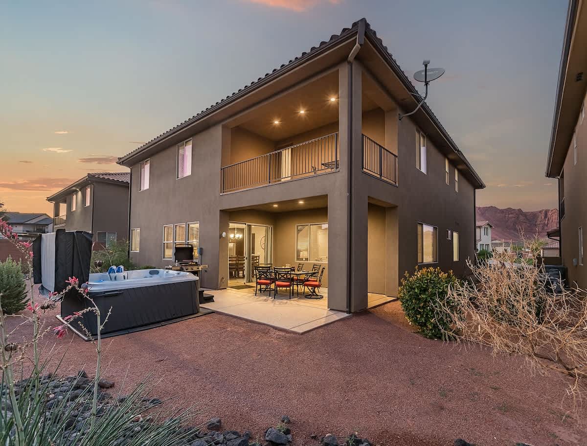 Enjoy a BBQ party or a soak in the hot tub