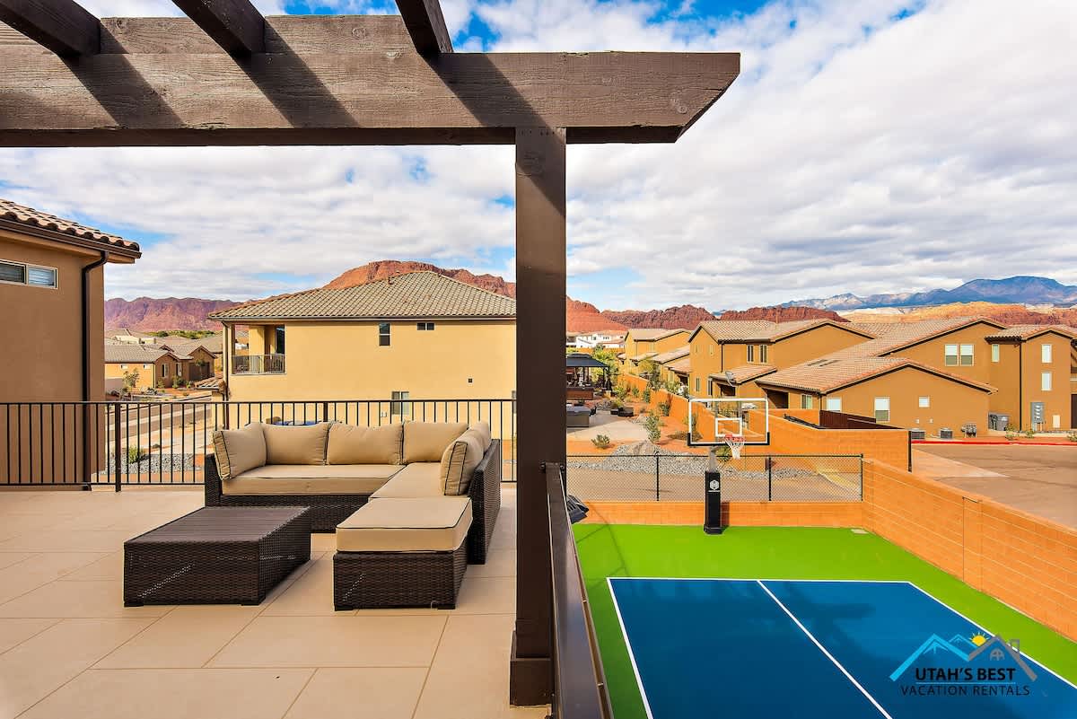  Balcony overlooks the sports court 