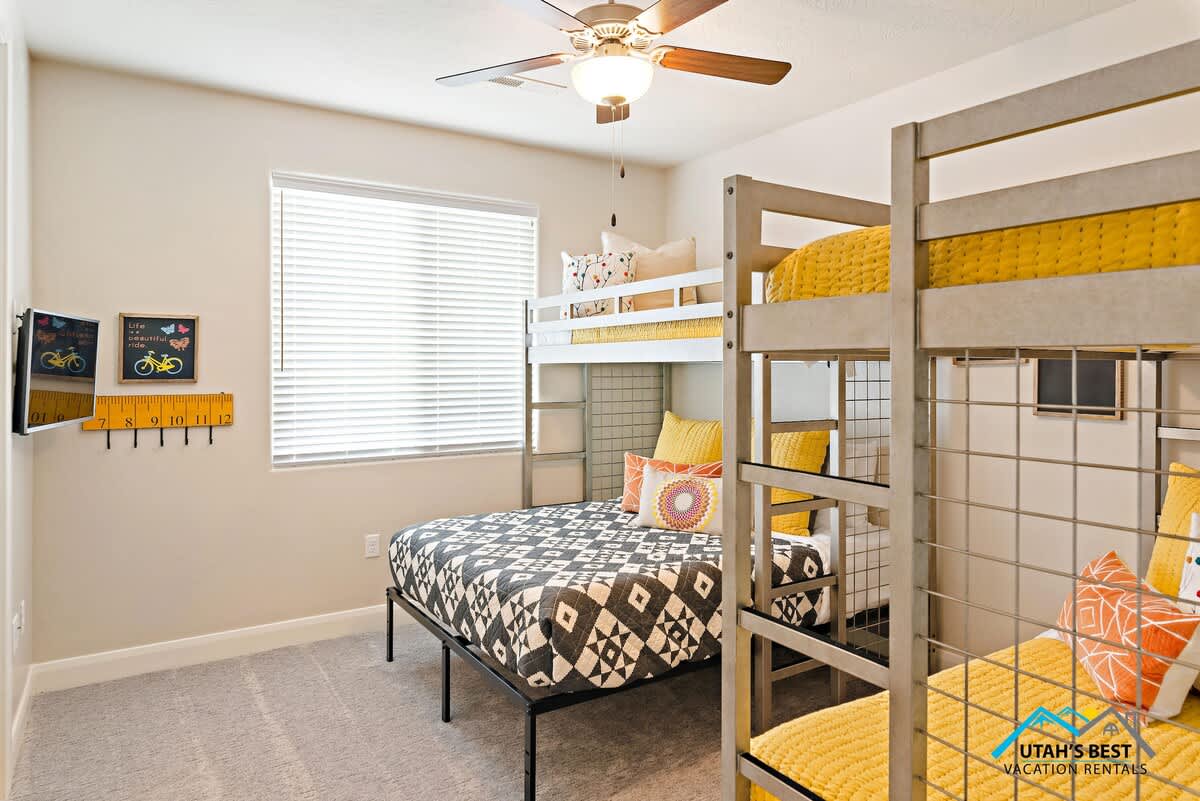 Bunk bedroom 2, upstairs