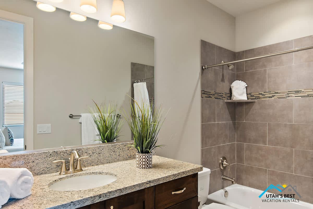 1 of 9 en suite bathrooms