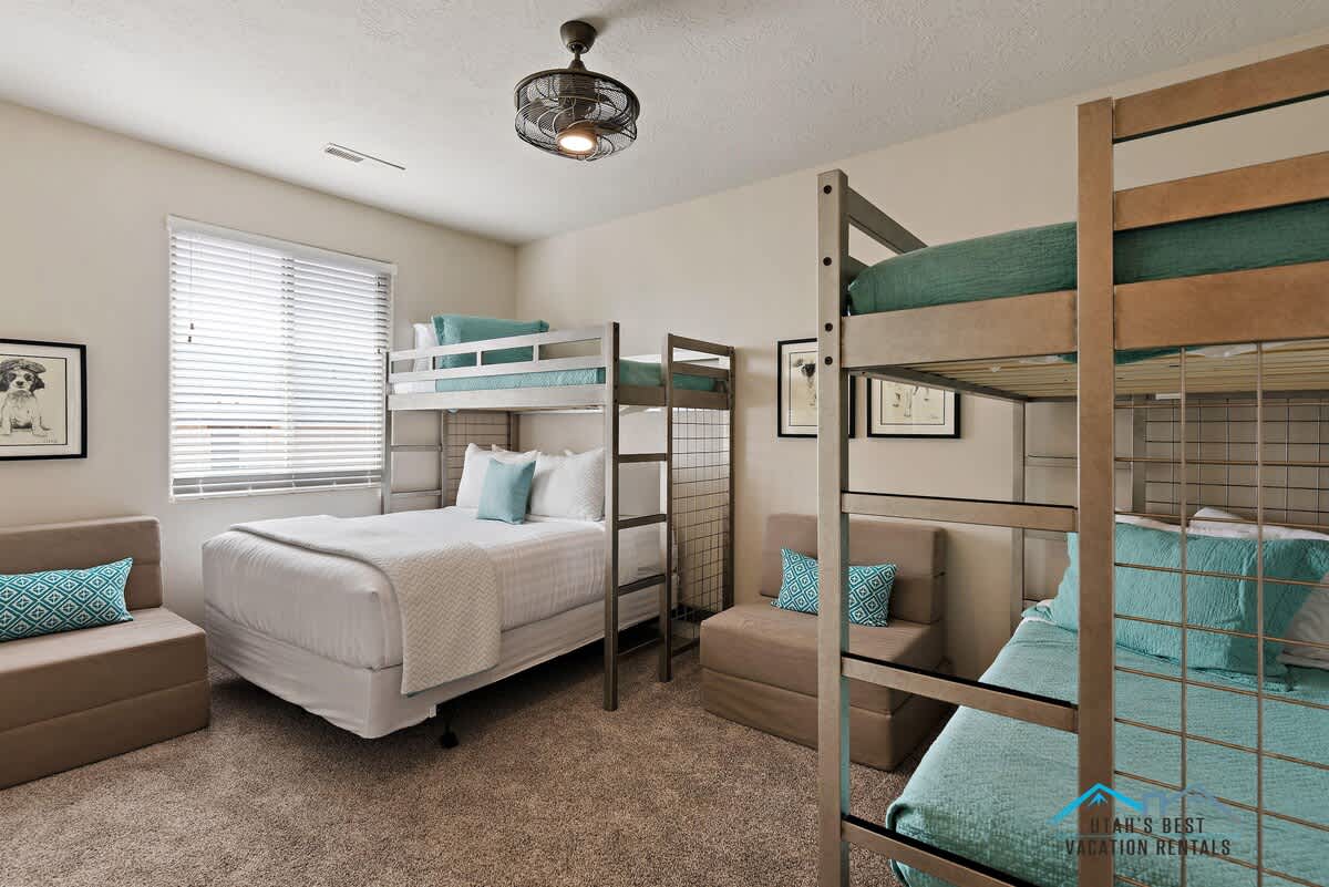  Bunk bedroom 2 sleeps up to 8 people