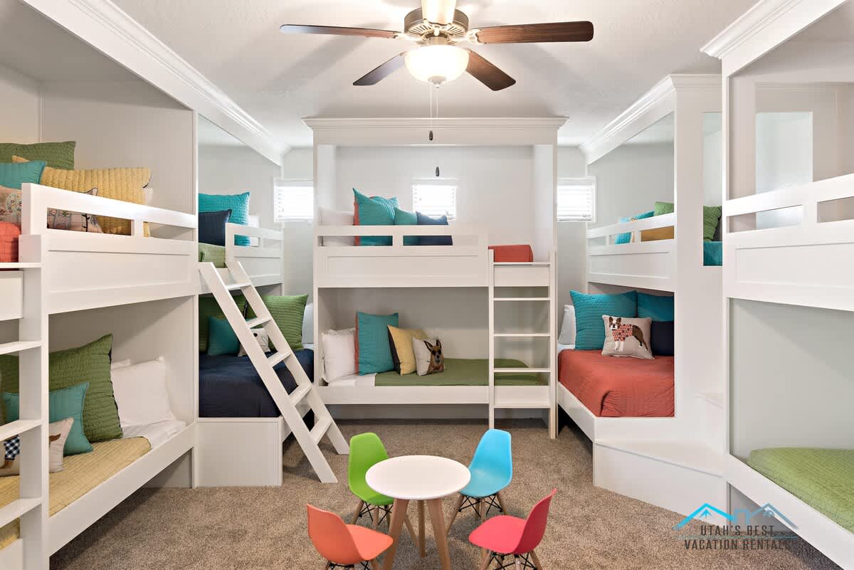  Custom bunk room kids absolutely love!