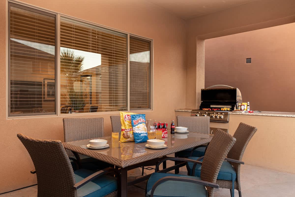  Dining seating for 6 and a built in BBQ