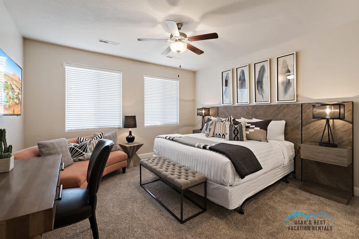  Master bedroom 1, main level, king bed