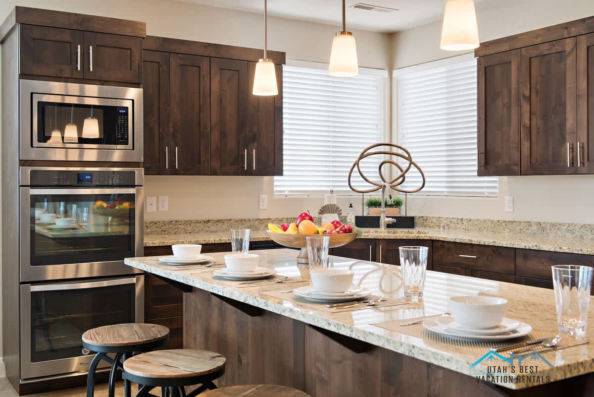  Fully stocked kitchen enjoy meals together