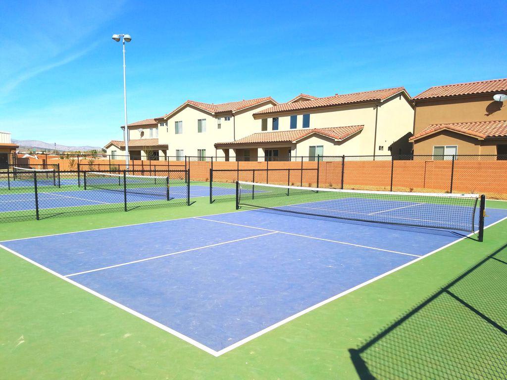 Full access to 6 pickle ball courts within 3 minute walk