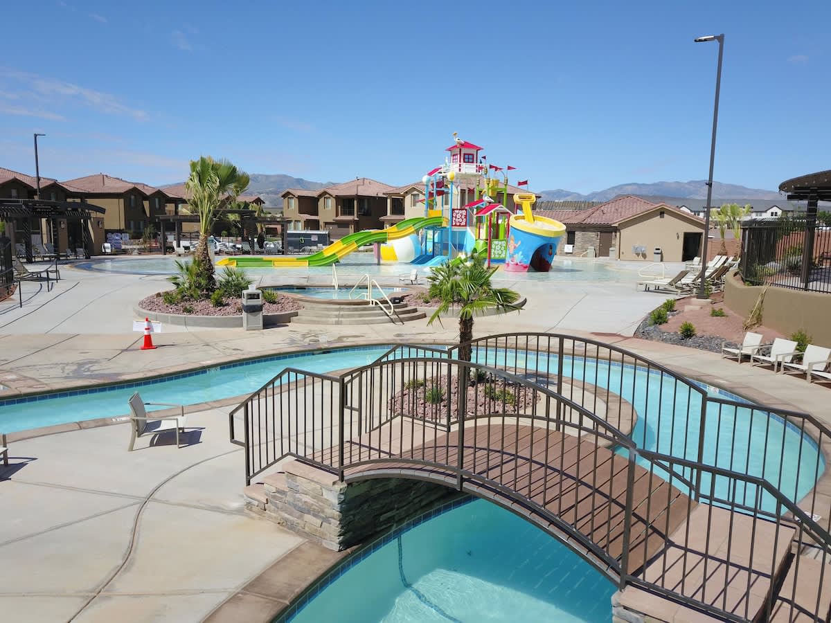 Enjoy amazing lazy river and water park next door