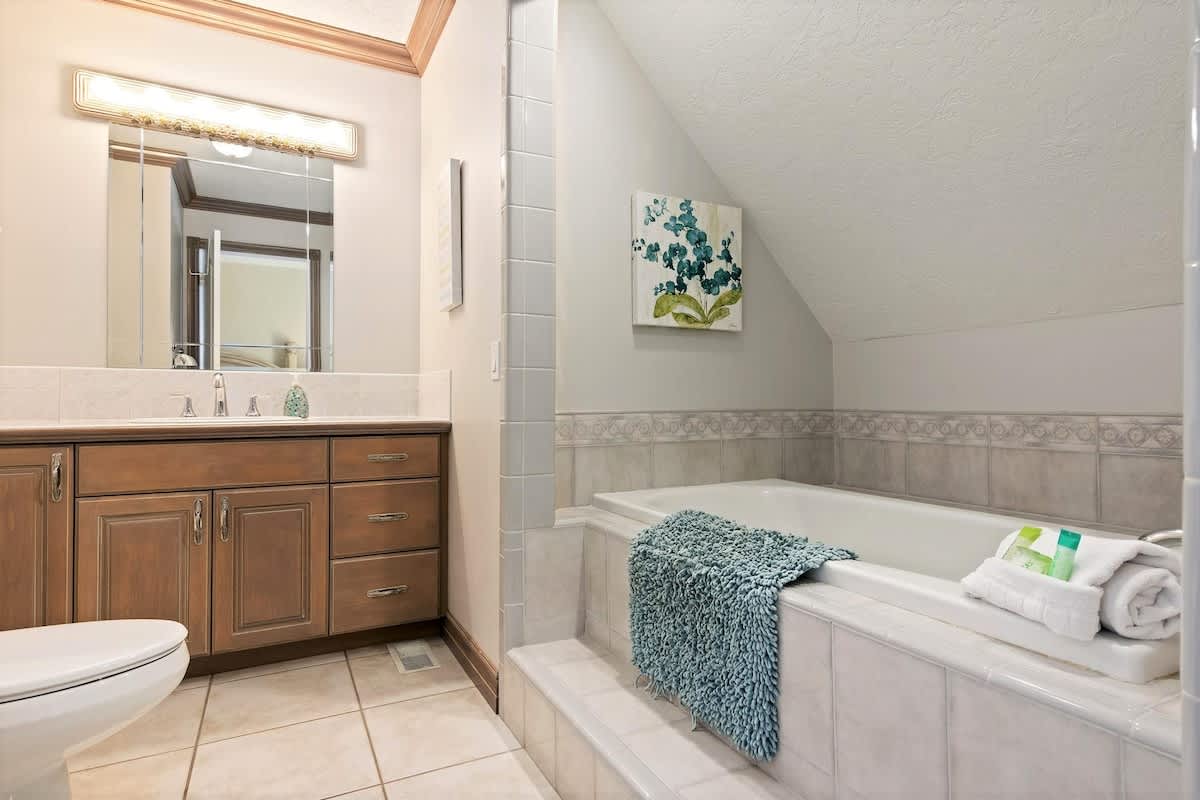 Junior master bathroom with jetted tub (shower in hall bath)