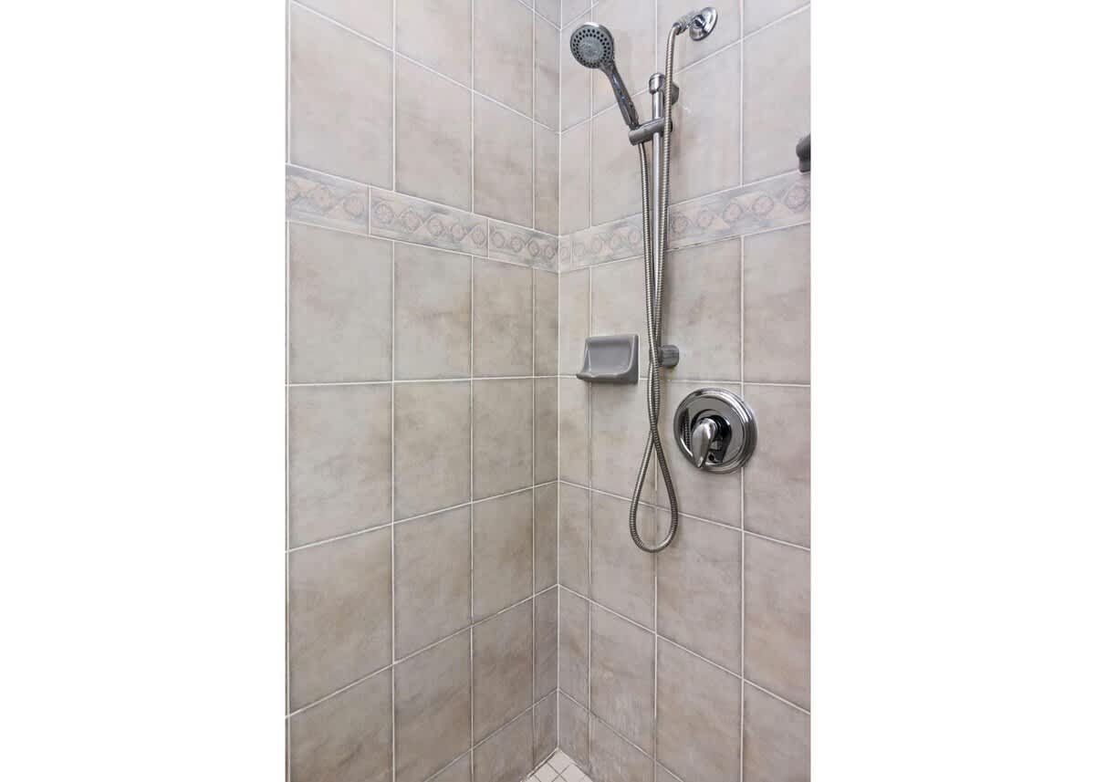 Shower in bathroom 4 for two bedrooms to share