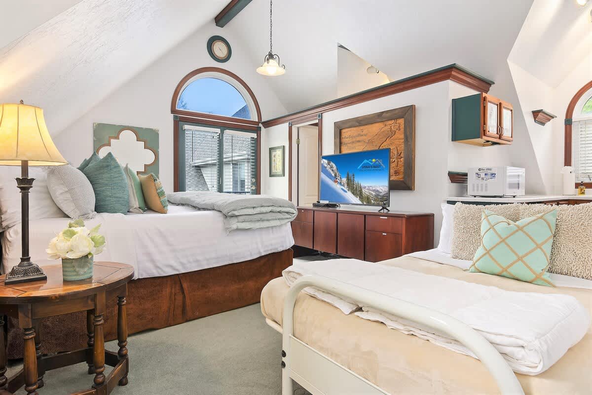 Bedroom 5 in guesthouse with king bed, TV, bath, kitchenette