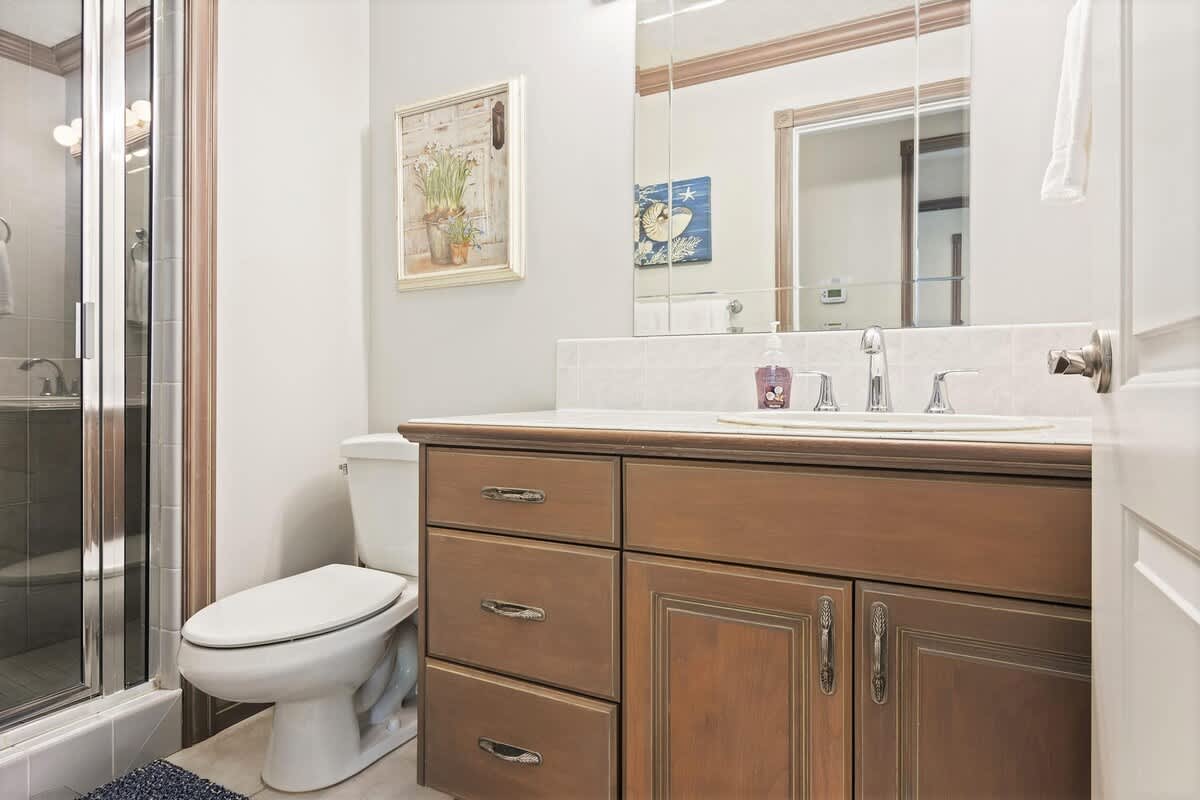 Bathroom 4 on 2nd level with shower