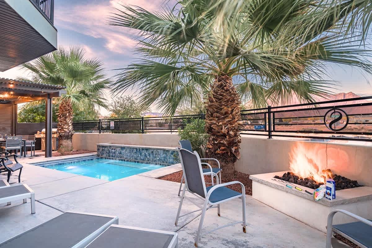 31 - Pool Palace in St George with Snow Canyon View