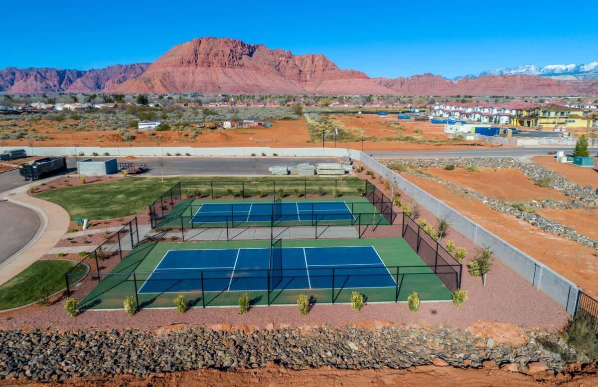 2 awesome pickleball courts to enjoy within walking distance