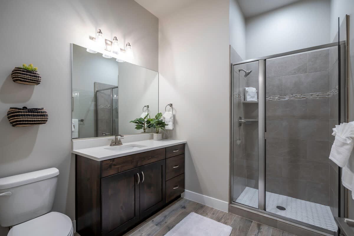 Bathroom 4 with shower