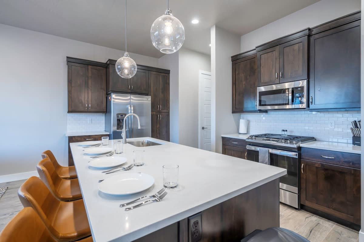 Kitchen with large island seats 4