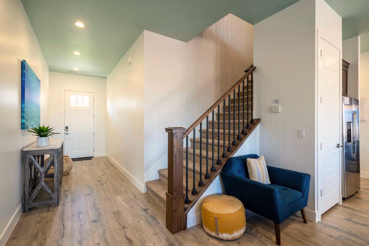 Entry foyer with stairs to 2nd level