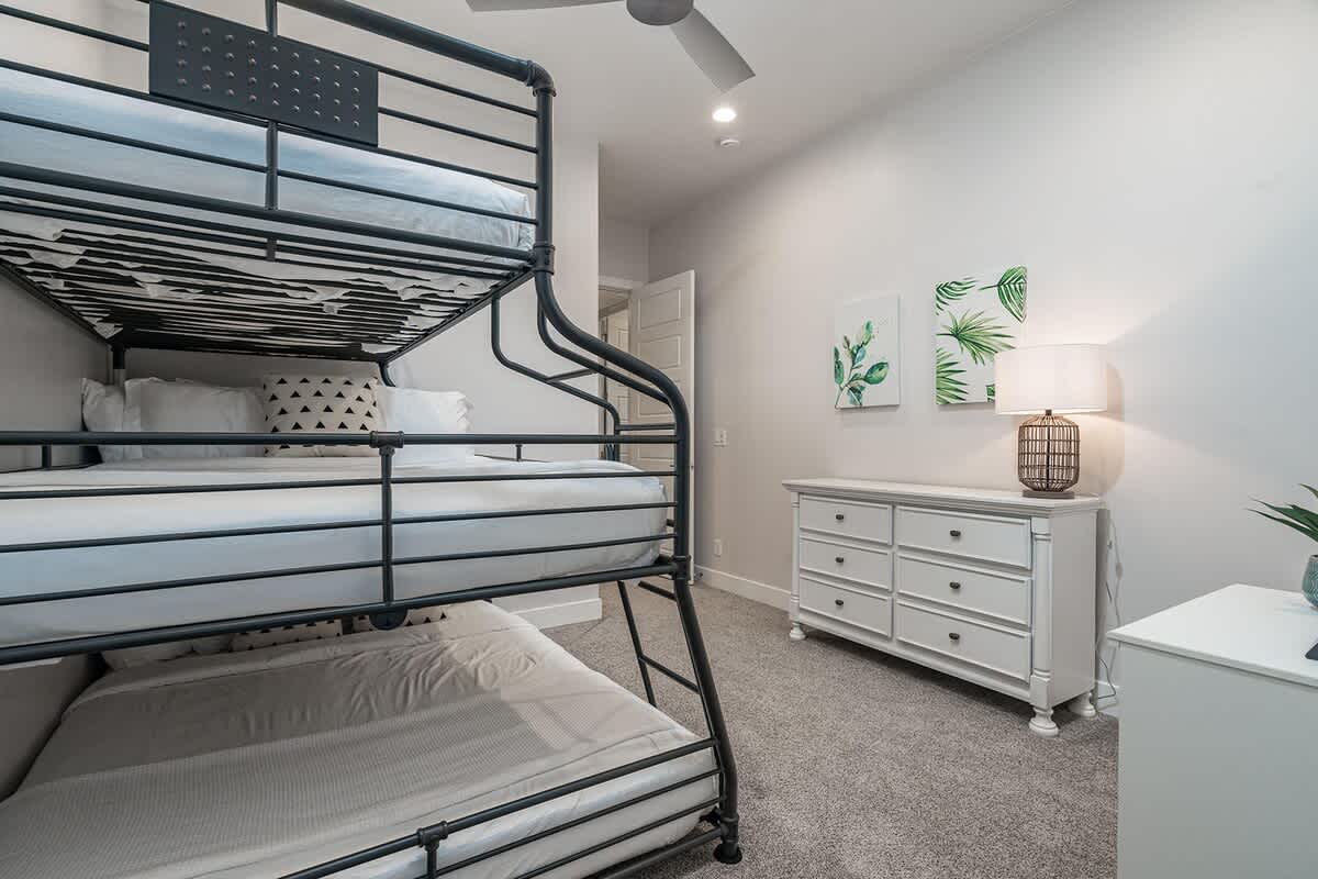 Bunk room 5 with twin over 2 full beds sleeps 5