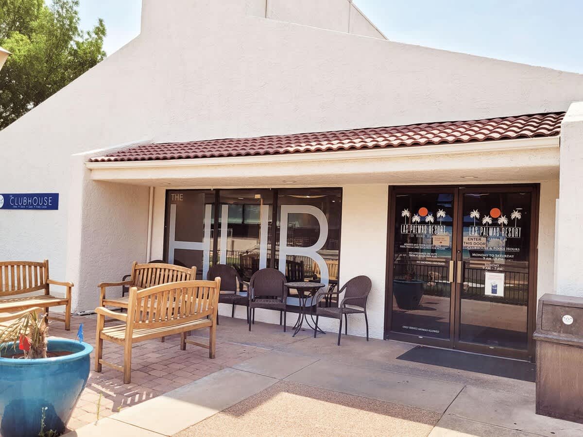 Short walk to enjoy the pools at Las Palmas with your pool pass