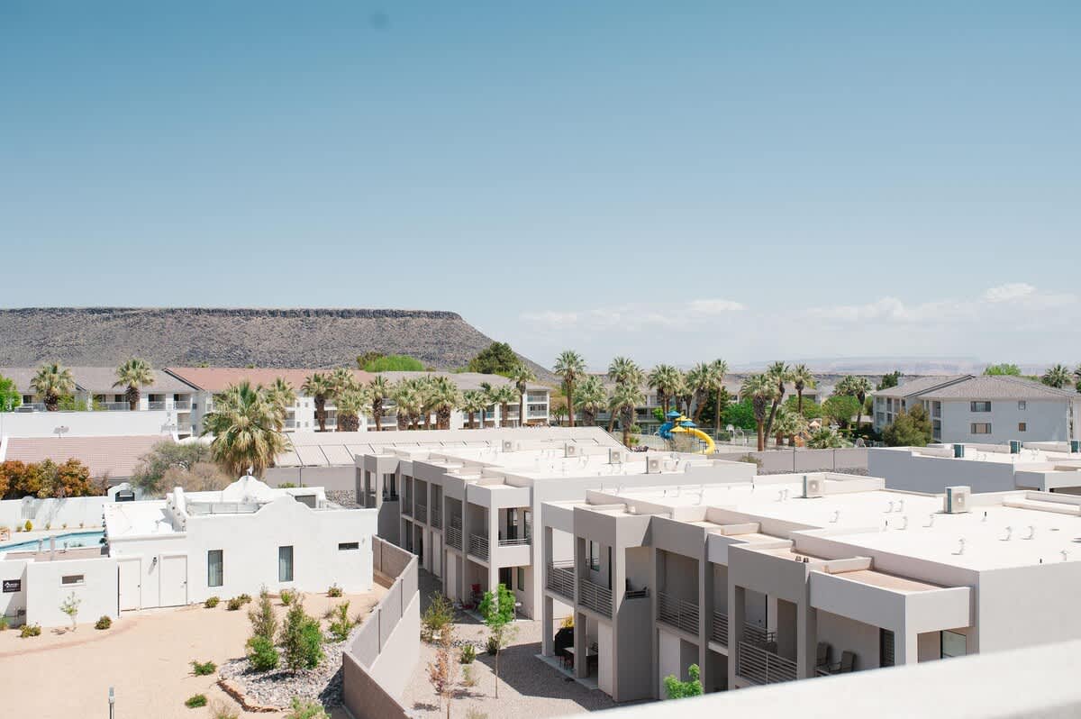 Gorgeous mountain views surrounding Green Valley