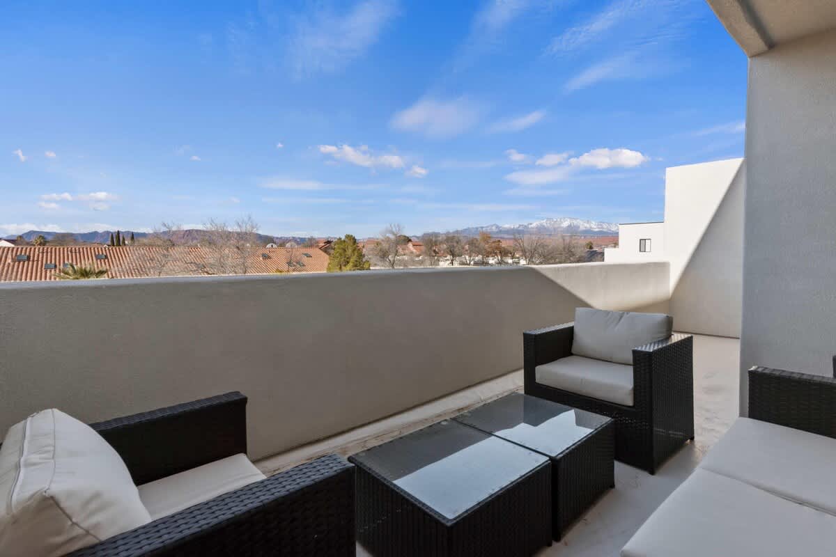 Balcony patio on 3rd level off family room