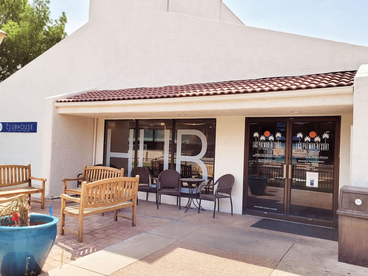 Short walk to enjoy the pools at Las Palmas with your pool pass