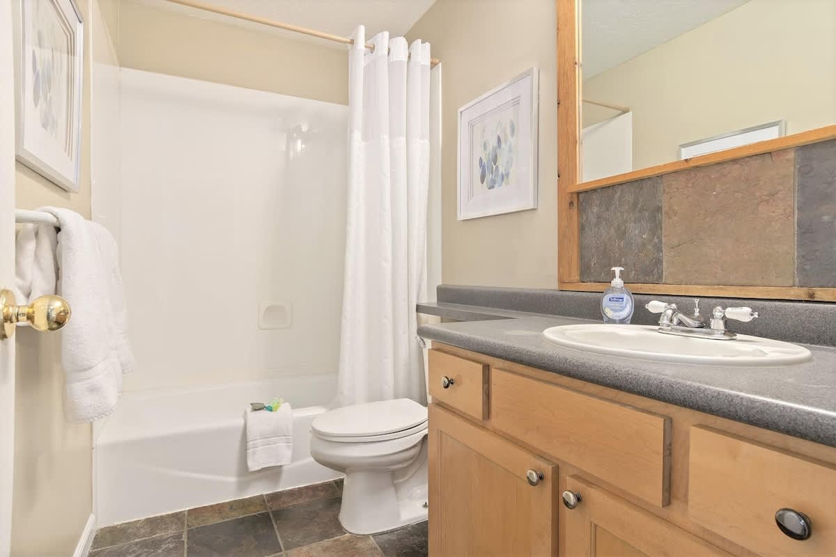 House 2 hallway bathroom with tub/shower combo