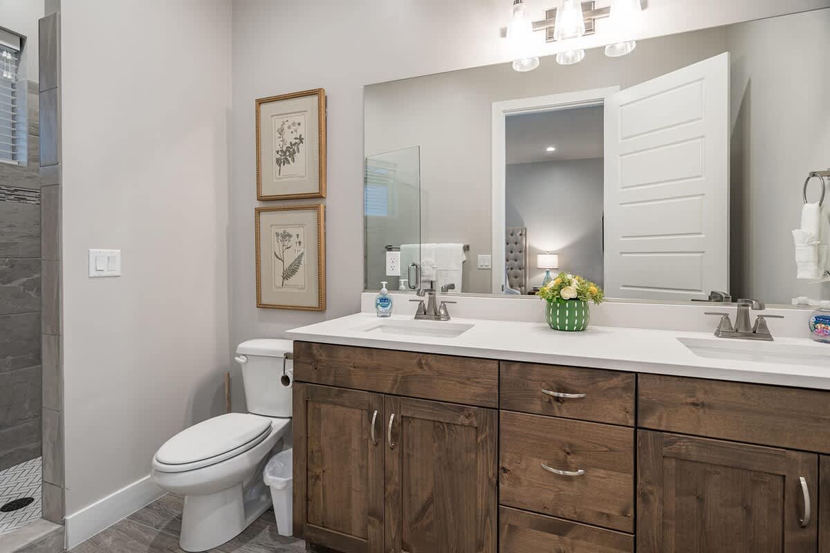 Bathroom for bedroom 3 with shower