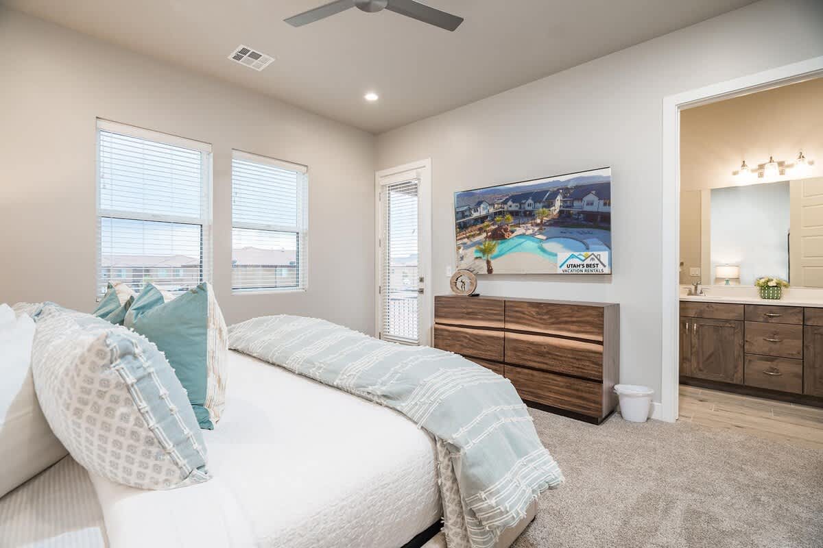 Bedroom 3 with king bed and TV with balcony pool view