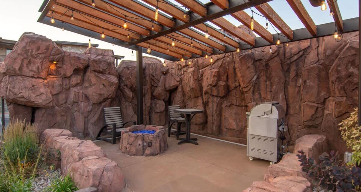 Multiple poolside grill stations to enjoy