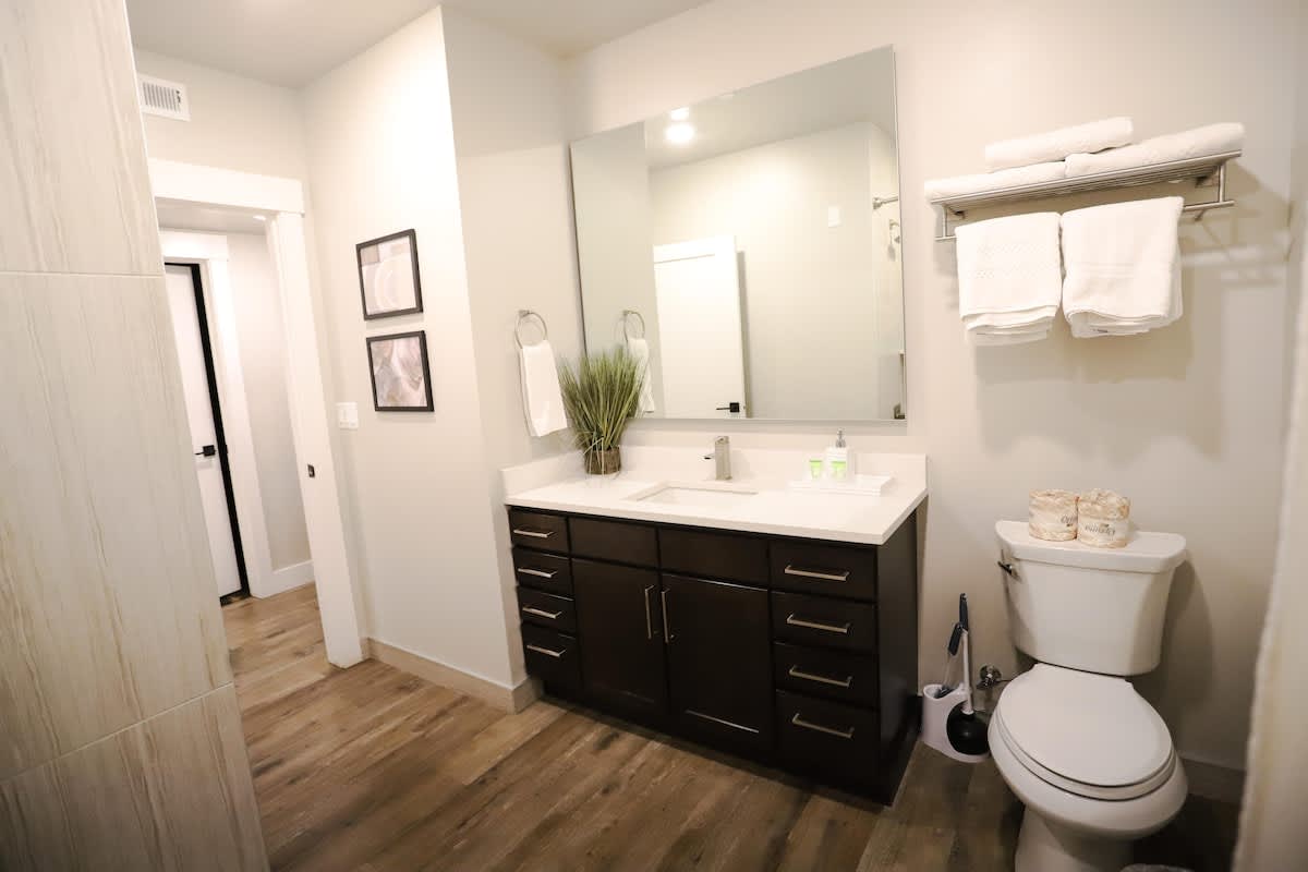 Full bath across Jr. master