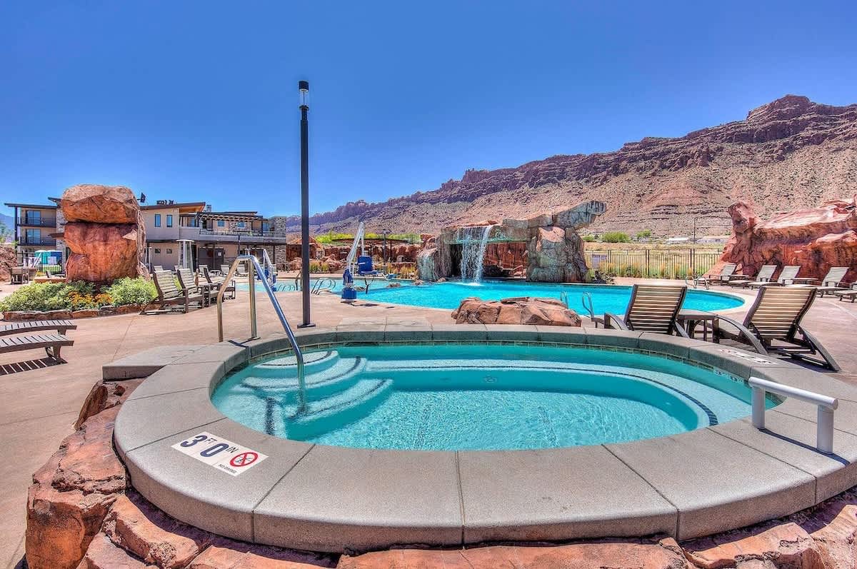 2nd community hot tub poolside