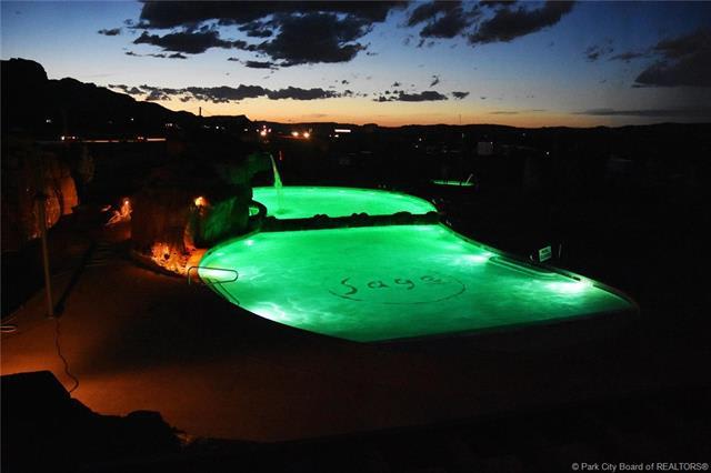 Moab evenings by the pool with stargazing