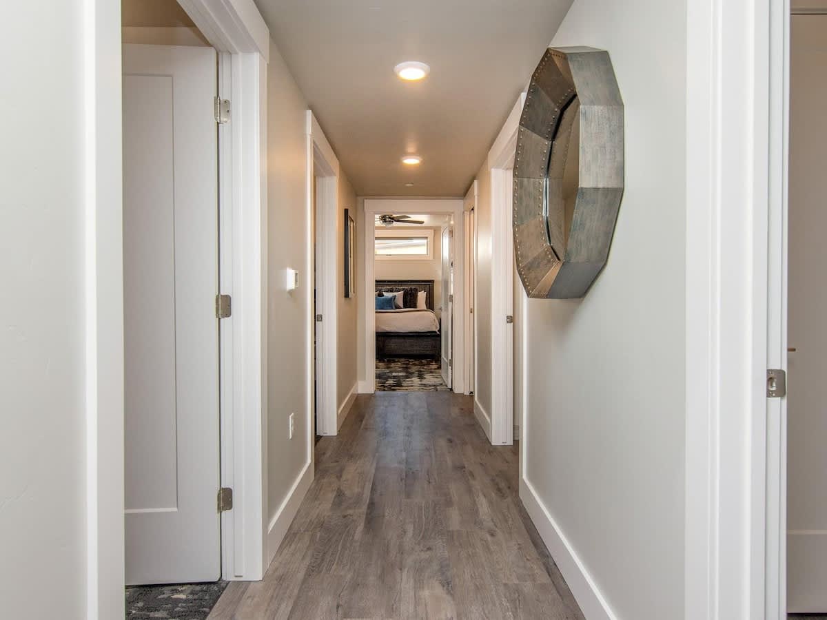 Hallway to bedrooms