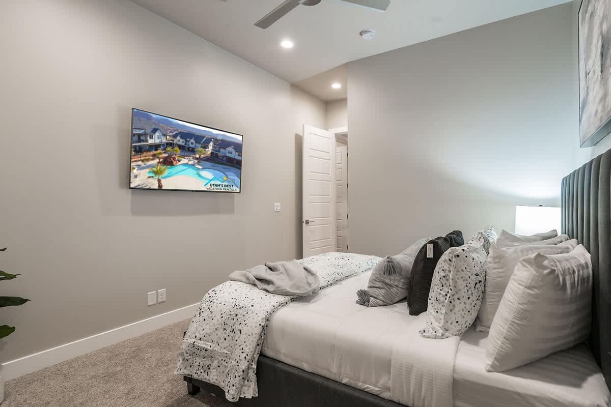 House 30 bedroom 3 with king bed and TV