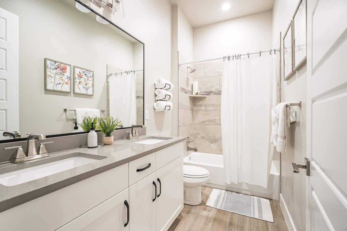 House 30 bathroom 3 with dual sinks and tub/shower combo